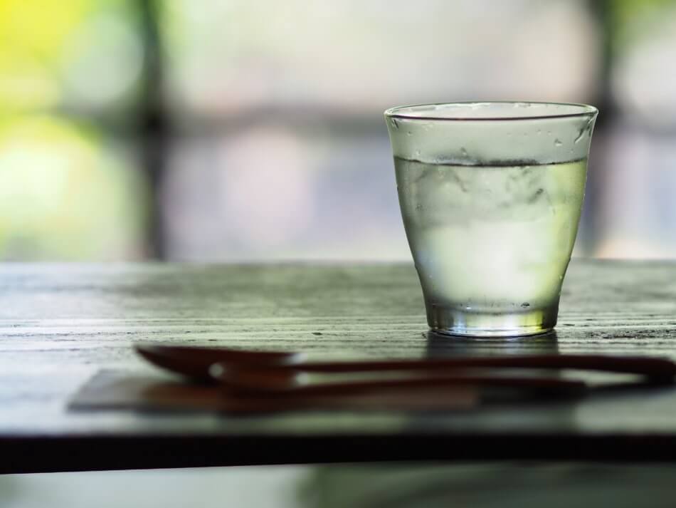 les bienfaits de boire un verre d'eau