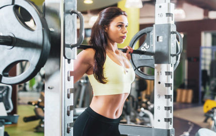 Des cuisses développées à la smith machine