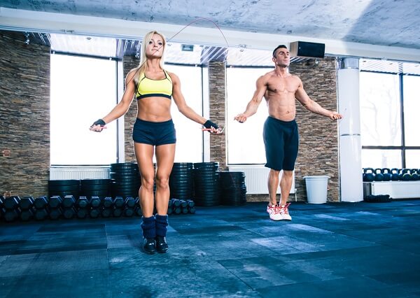 La corde à sauter, une bonne activité HIIT