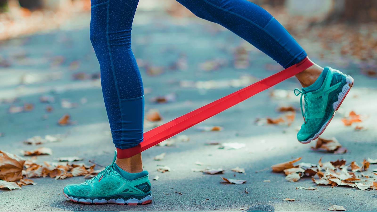 Bande élastique de résistance 13 exercices pour se tonifier  Elastique de  musculation, Exercices avec bande élastique, Elastique de sport